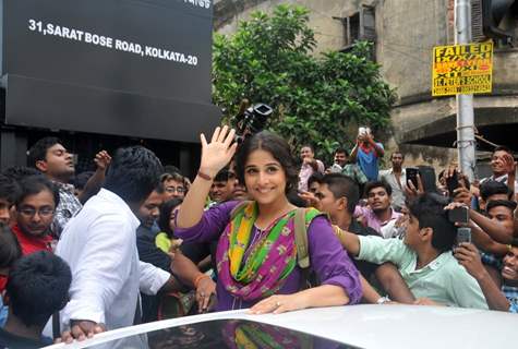 Vidya Balan is waving to the public in Kolkatta