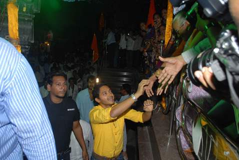 Shreyas Talpade greeting the fans at the Re-launch of Hindmata Theatre