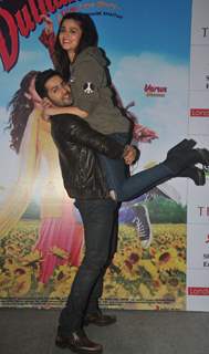 Varun carries Alia at the Promotion of Humpty Sharma Ki Dulhania at Kolkata