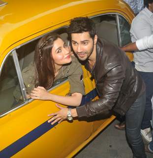 Varun Dhawan and Alia Bhatt take a ride in a cab at Kolkata