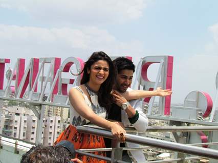 Varun and Alia wave out to their fans at Ahmedabad