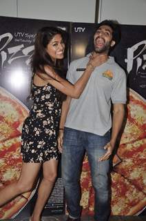 Parvathy stangulates Akshay at the Promotion of Pizza 3D