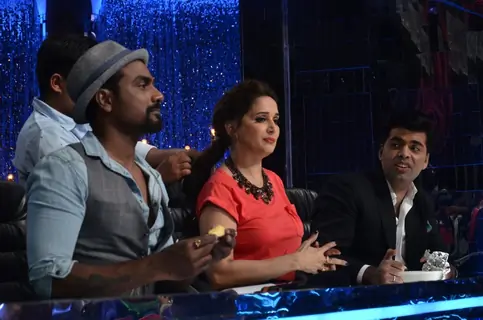 Madhuri Dixit gets her hair fixed on Jhalak Dikhala Jaa