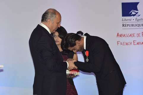 Shahrukh Khan bends in humility at the event