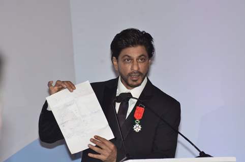 Shahrukh Khan shows his honour by the French Government