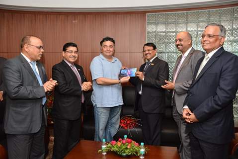 Rishi Kapoor launches IDBI bank