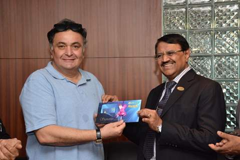 Rishi Kapoor launches IDBI bank