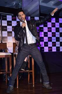 Varun Launched an Unplugged Song of 'Humpty Sharma Ki Dulhania' At Escobar