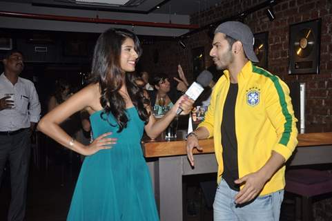 Varun with the anchor of Sony SIX FIFA at Hard Rock Café