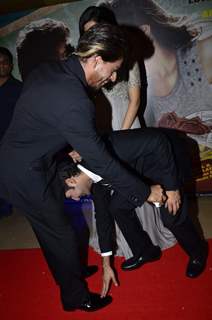 Armaan Jain touching Shah Rukh Khan's feet at Special Premier of Lekar Hum Deewana Dil