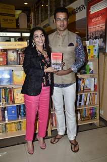 Rohit Roy and Madhuri Iyer at the 'Manhattan Mango' book launch