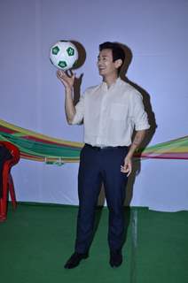Baichung Bhutia shows football trick at Castrol Photo Shoot