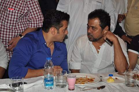 Salman Khan and Anees Bazmee at Baba Siddiqie's Iftar Party