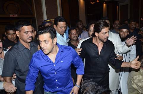 Salman Khan and Shah Rukh Khan where spotted at Baba Siddiqie's Iftar Party