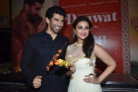 Parineeti Chopra and Aditya Roy Kapoor poses with kebab at the promotion of  Daawat-e-Ishq