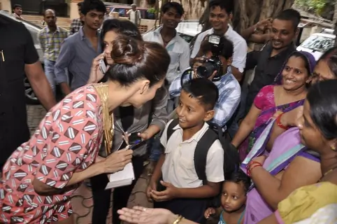 Mallaika gives an autograph to her little fans at the launch of special Savvy issue