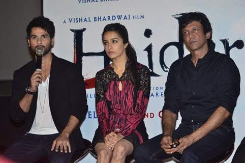 Shahid Kapoor addressing the crowd at the Trailer Launch of Haider