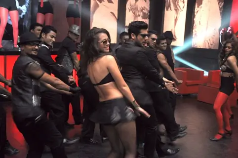 Zayed Khan performing On Location of Sharafat Gayi Tel Lena