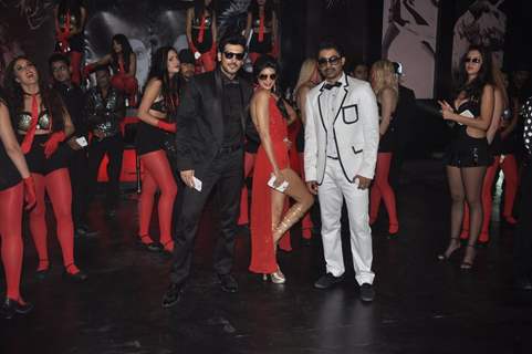 Zayed Khan, Tena Desae and Rannvijay Singh poses for the camera