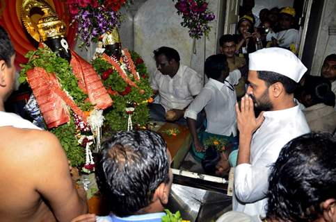 Riteish Deshmukh seeks divine blessings for Lai Bhaari