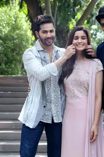 Varun Dhawan pulls Alia Bhatt cheeks