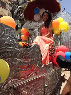 Surveen Chawla enjoying chariot ride in Jaipur