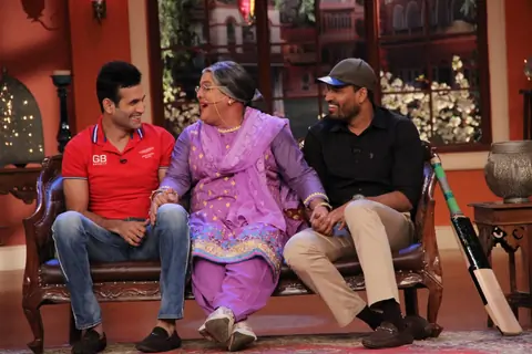 Irfan and Yusuf Pathan chatting with Dadi