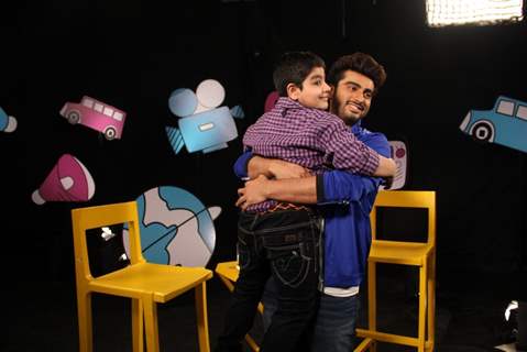 Arjun Kapoor lifts Sadhil Kapoor on the sets of Captain Tiao