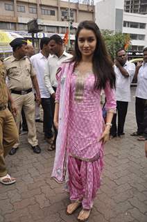 Shraddha Kapoor visits Siddhivinayak