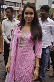Shraddha Kapoor was spotted at Siddhivinayak