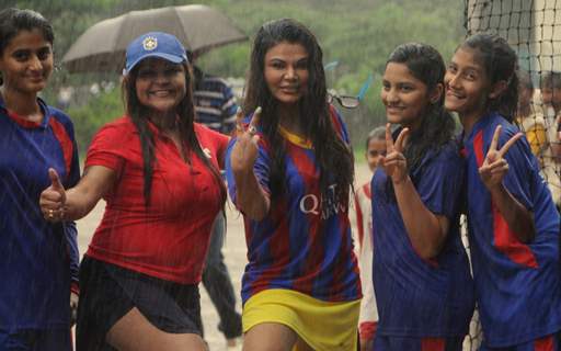 Rakhi Sawant Plays for a Cause!