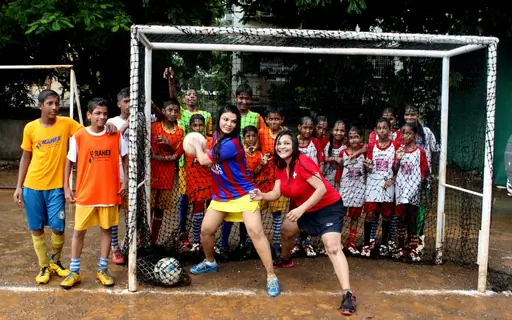 Rakhi Sawant Plays for a Cause!