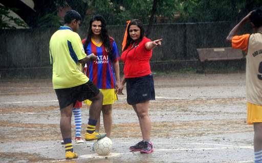 Rakhi Sawant Plays for a Cause!