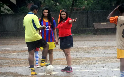 Rakhi Sawant Plays for a Cause!
