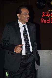 Dharmendra gives a thumbs ups pose at the Launch of Carnival Cinemas