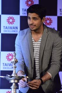 Sidharth Malhotra ligjting the lamp at Taiwan Excellence launch