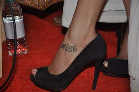 Shruti Haasan spotted with a &quot;Kiss&quot; tattoo at Rashmi Shetty's book launch