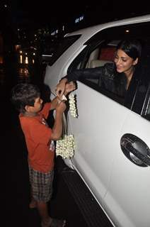 Shruti Haasan spotted buying flowers