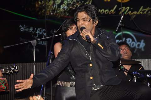 Ankit Tiwari performs at his Live Concert at Hard Rock Cafe