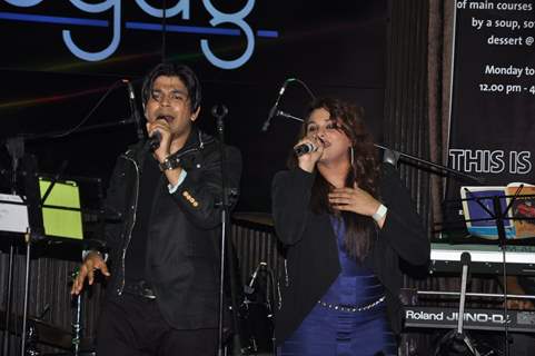 Ankit Tiwari performing with an artist at his Live Concert