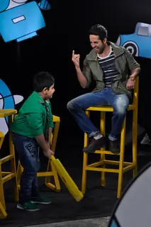 Ayushmann Khurrana mimics Dharmendra on Captain Tiao