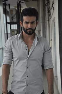 Jay Bhanushali gets clicked at a Photo Shoot for Hate Story 2