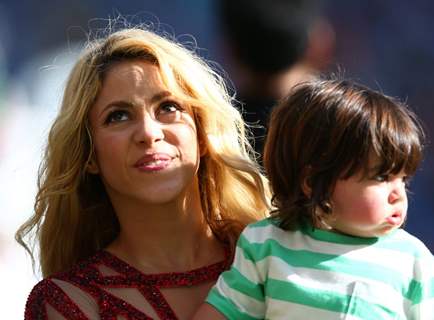 Shakira with a kid at the FIFA Finale