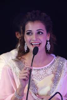 Dia Mirza addresses the audience at the Teach for Change 2014 Fashion Show