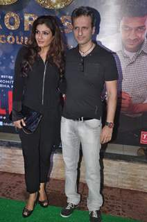 Raveena Tandon along with husband Anil Thadani at the Success Bash of Ek Villain