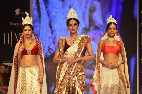 A model walks the ramp as a Bengali bride at the IIJW 2014 - Day 2