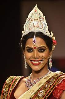 A model walks the ramp as a Bengali bride at the IIJW 2014 - Day 2