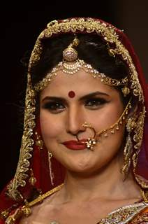 Zarine Khan walks the ramp at the IIJW 2014 - Day 2