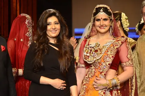 Zarine Khan walks the ramp at the IIJW 2014 - Day 2