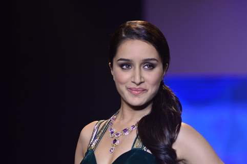 Shraddha Kapoor walks the ramp at the India International Jewellery Week (IIJW) 2014 - Day 2